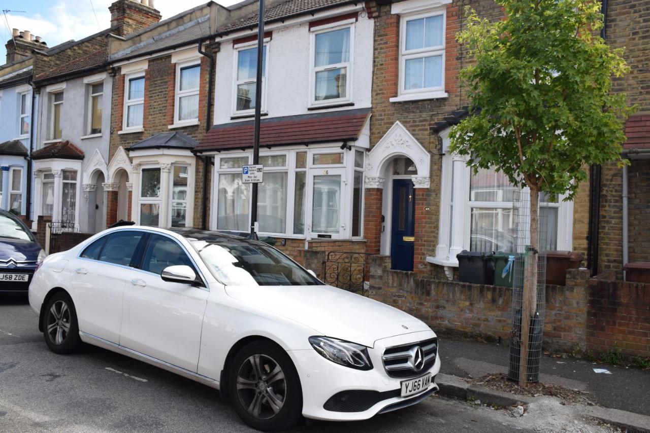 Three Bedroom House Lancaster Road London Kültér fotó