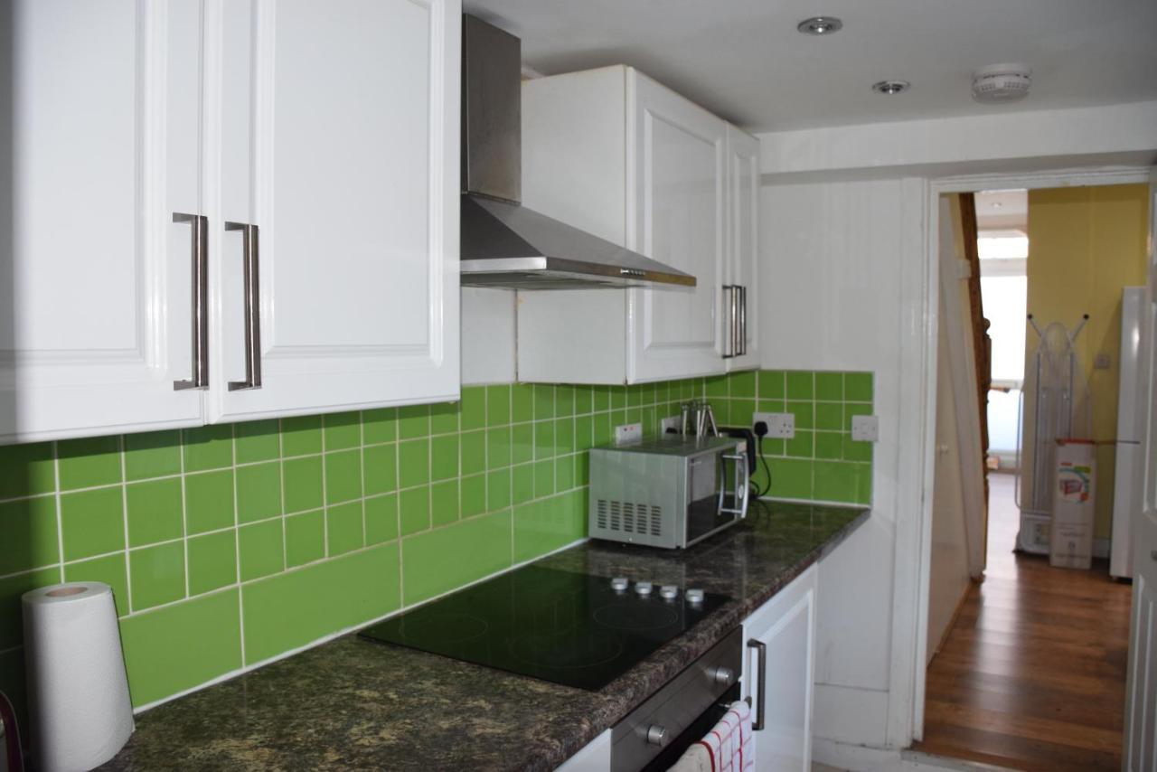 Three Bedroom House Lancaster Road London Kültér fotó