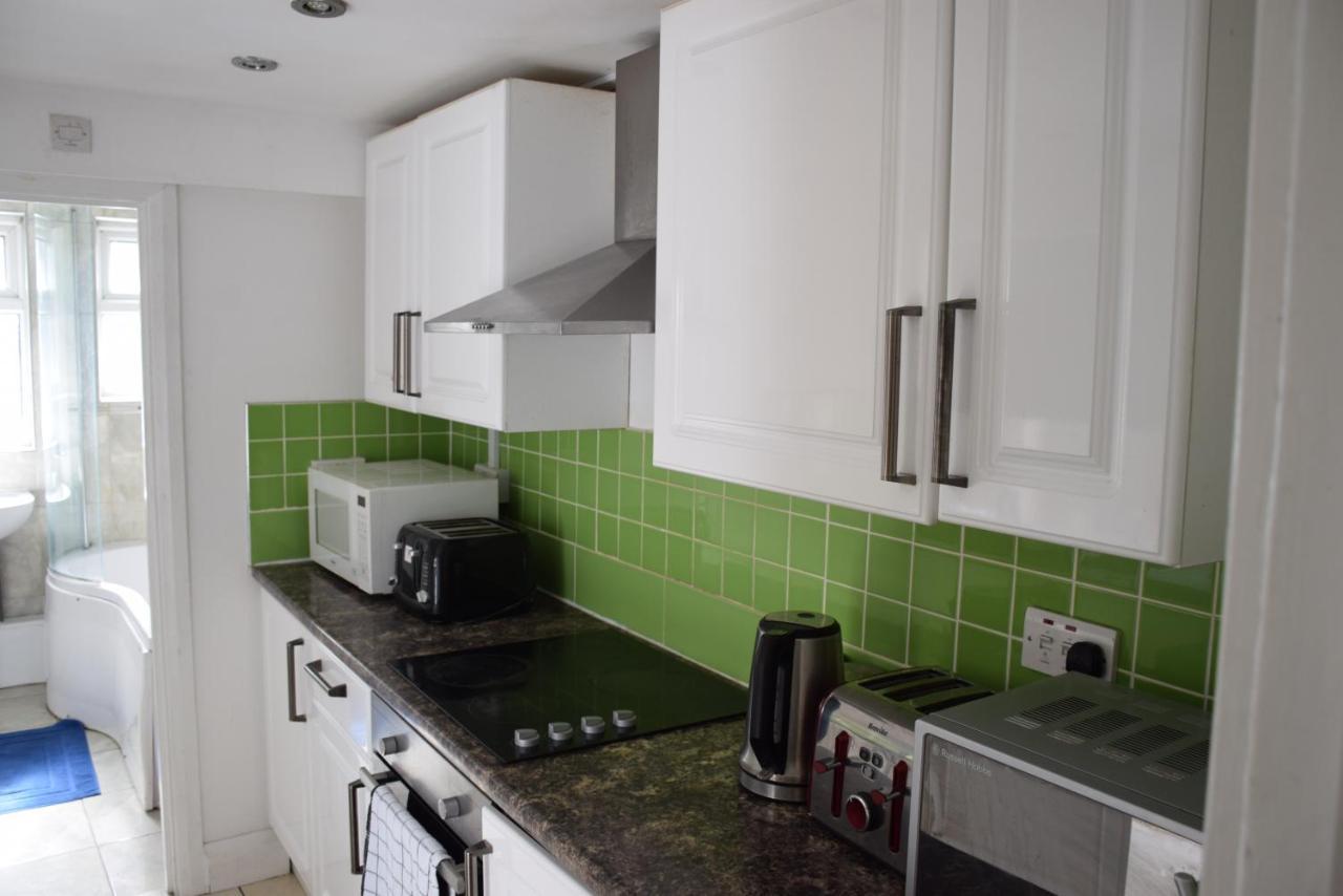Three Bedroom House Lancaster Road London Kültér fotó