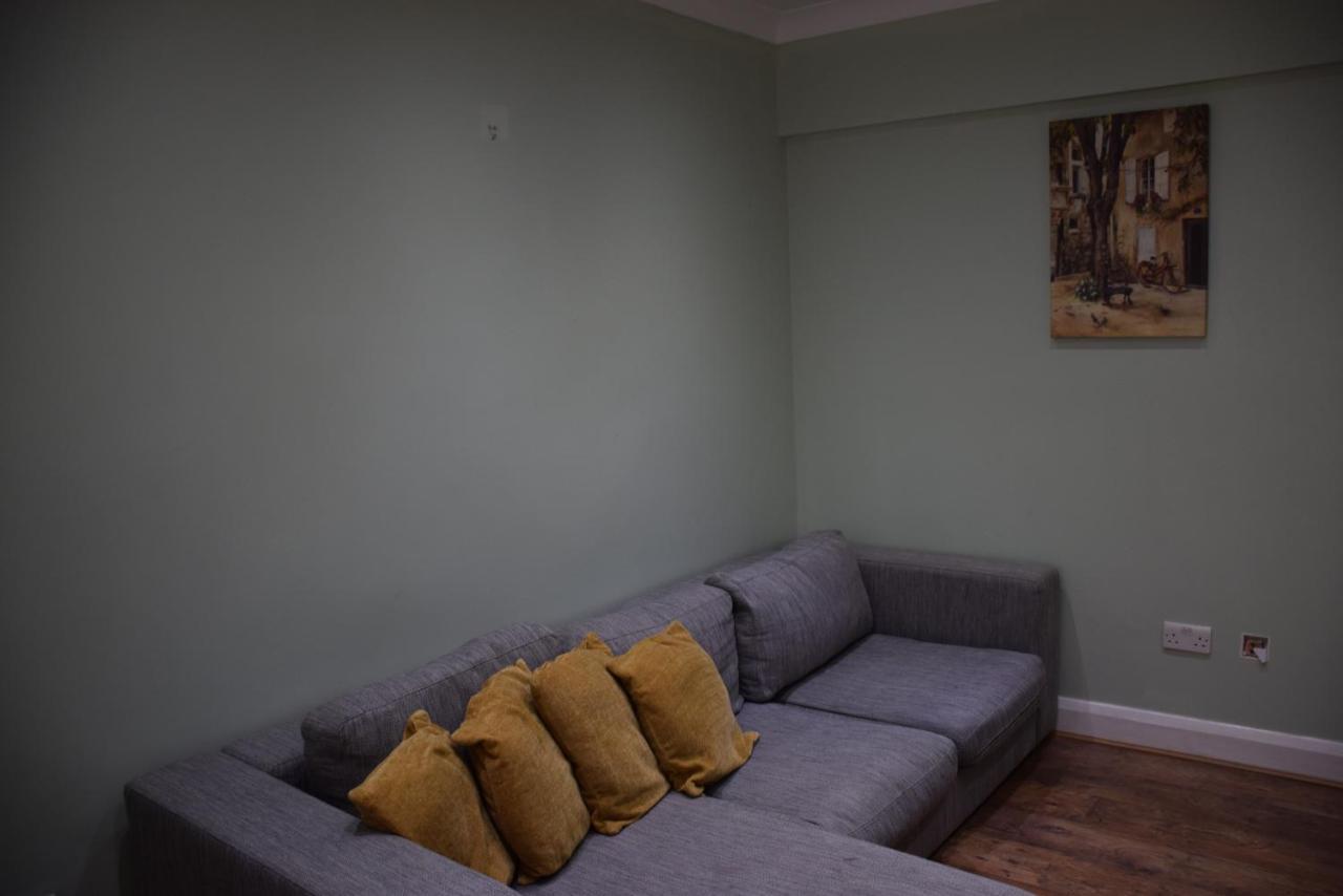 Three Bedroom House Lancaster Road London Kültér fotó