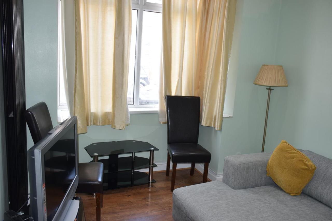 Three Bedroom House Lancaster Road London Kültér fotó