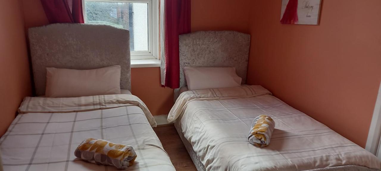 Three Bedroom House Lancaster Road London Kültér fotó