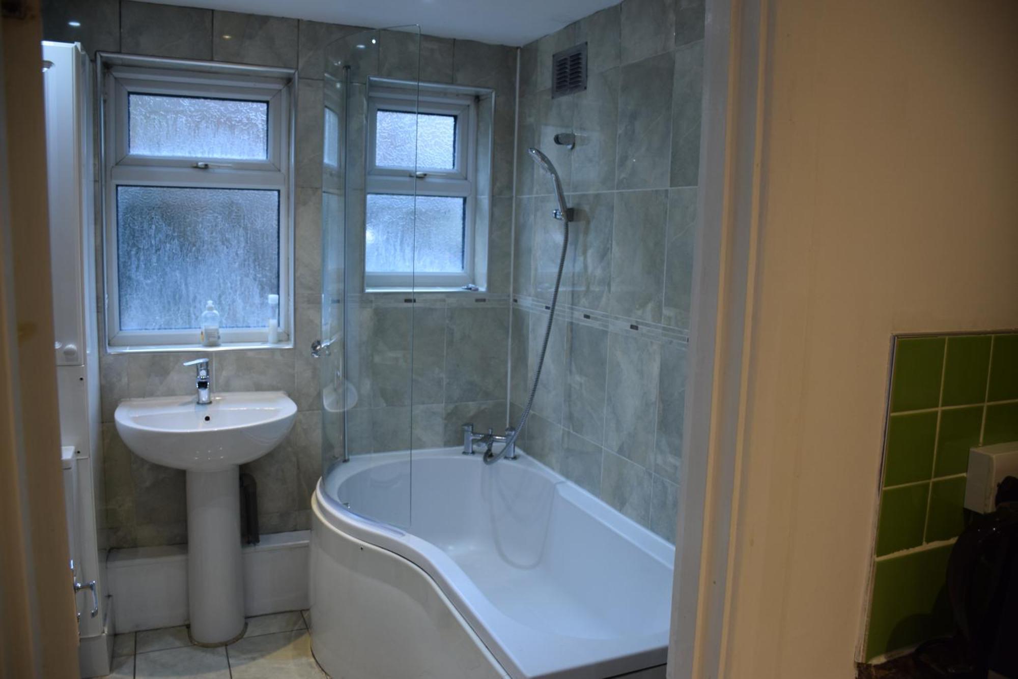 Three Bedroom House Lancaster Road London Kültér fotó