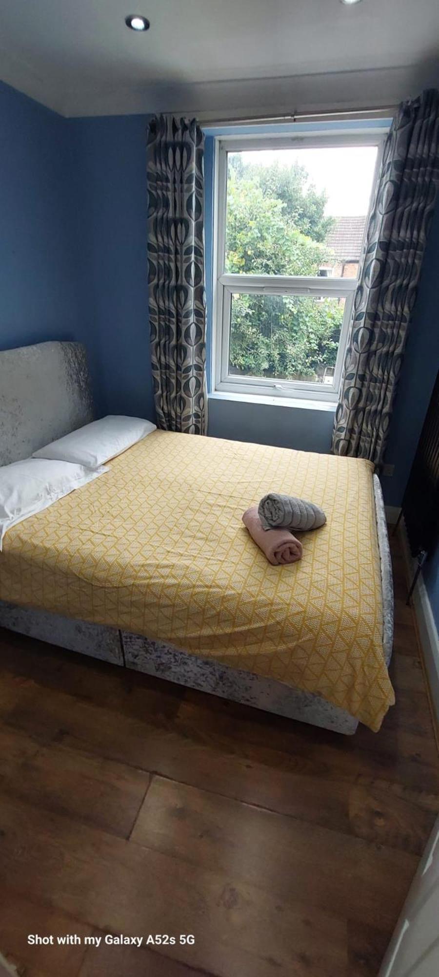 Three Bedroom House Lancaster Road London Kültér fotó